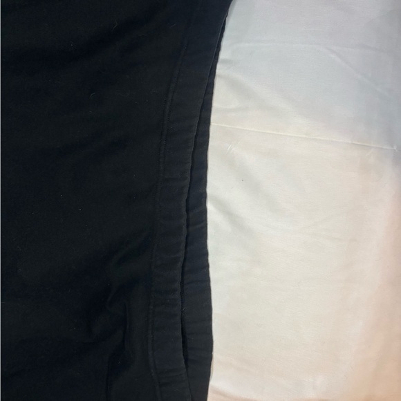 Vuori Women's Black Crew Neck Sweatshirt - Picture 4 of 5